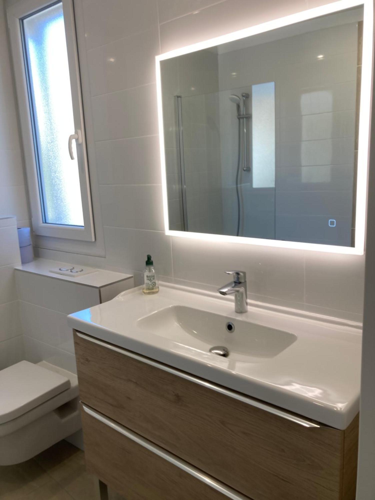 Chambre Parentale , Salle De Bain Privee, Acces Plages & Vue Mer Du Salon Dans Appartement Partage Chez L'Habitant ,, Master Bedroom, Private Bathroom, Beach Access & Sea View Cannes Luaran gambar