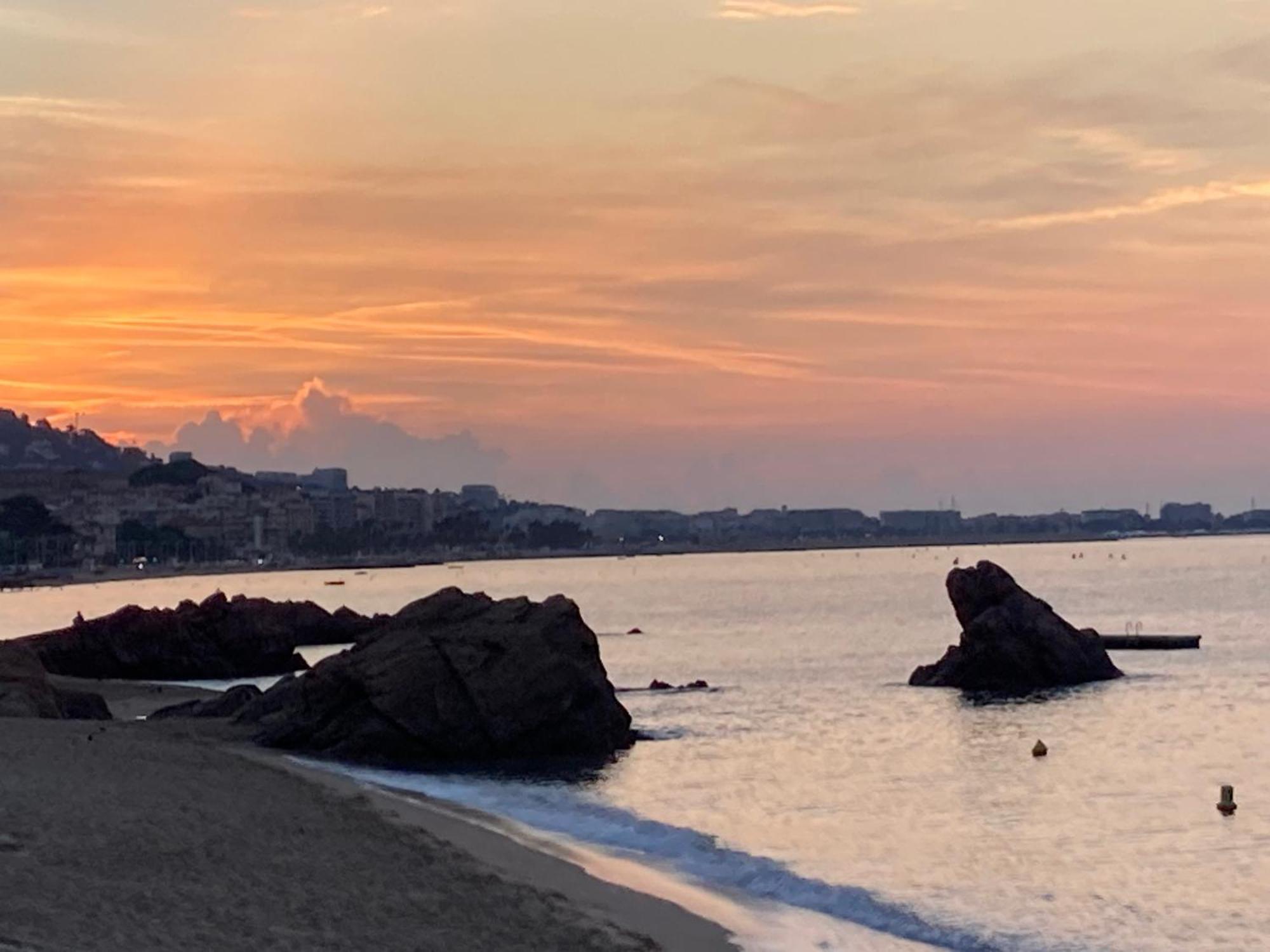Chambre Parentale , Salle De Bain Privee, Acces Plages & Vue Mer Du Salon Dans Appartement Partage Chez L'Habitant ,, Master Bedroom, Private Bathroom, Beach Access & Sea View Cannes Luaran gambar
