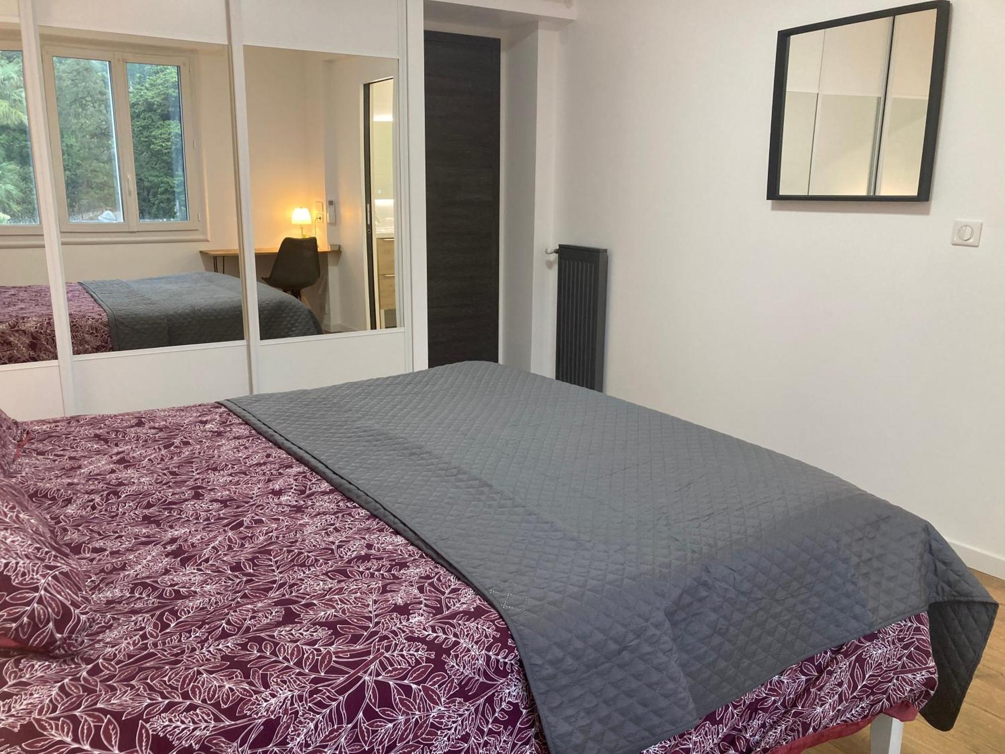 Chambre Parentale , Salle De Bain Privee, Acces Plages & Vue Mer Du Salon Dans Appartement Partage Chez L'Habitant ,, Master Bedroom, Private Bathroom, Beach Access & Sea View Cannes Luaran gambar