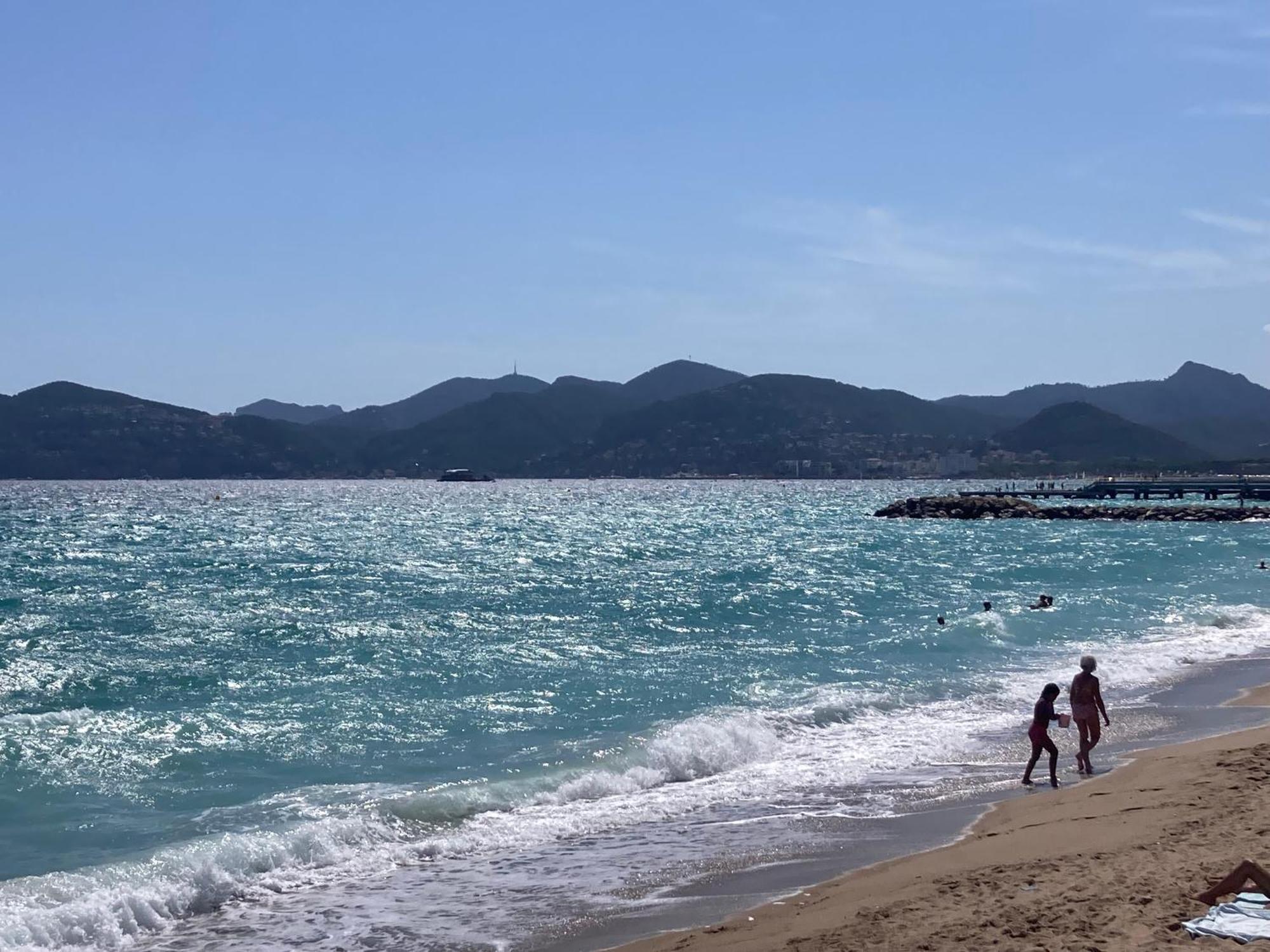 Chambre Parentale , Salle De Bain Privee, Acces Plages & Vue Mer Du Salon Dans Appartement Partage Chez L'Habitant ,, Master Bedroom, Private Bathroom, Beach Access & Sea View Cannes Luaran gambar
