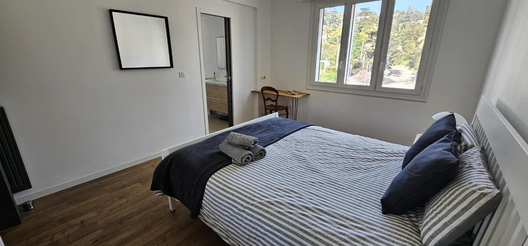 Chambre Parentale , Salle De Bain Privee, Acces Plages & Vue Mer Du Salon Dans Appartement Partage Chez L'Habitant ,, Master Bedroom, Private Bathroom, Beach Access & Sea View Cannes Luaran gambar